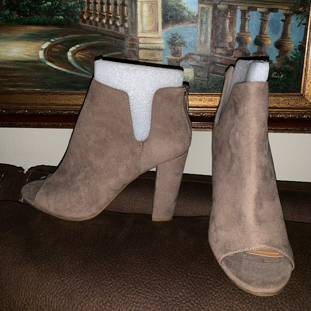 Heeled booties - Picture 2 of 4